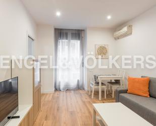 Sala d'estar de Apartament de lloguer en  Madrid Capital amb Aire condicionat, Calefacció i Moblat