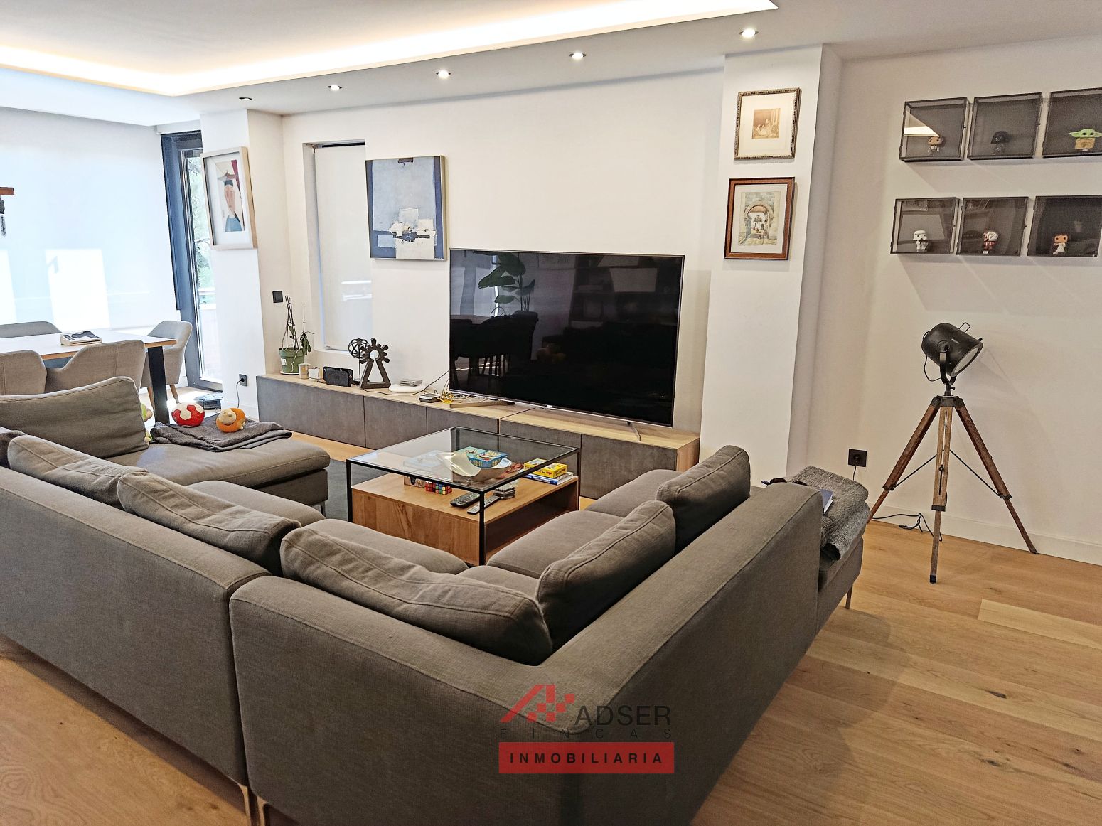 Living room of Flat for sale in  Logroño  with Air Conditioner, Heating and Parquet flooring