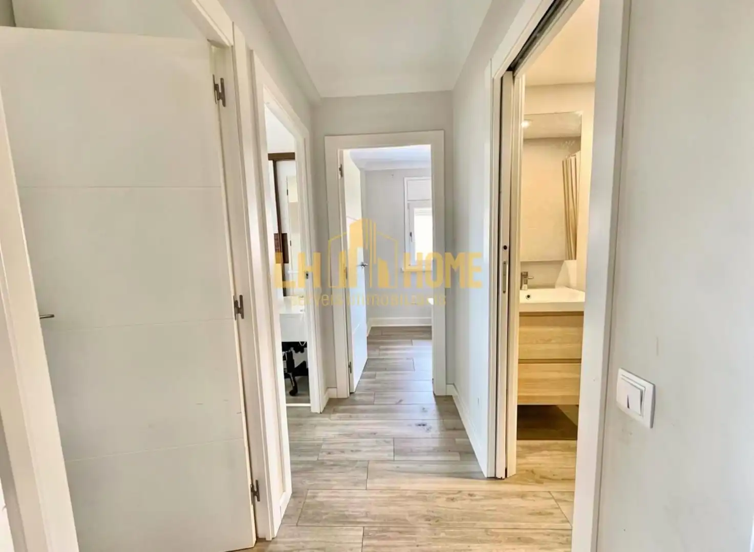 Flat for sale in L'Hospitalet de Llobregat  with Air Conditioner, Heating and Parquet flooring