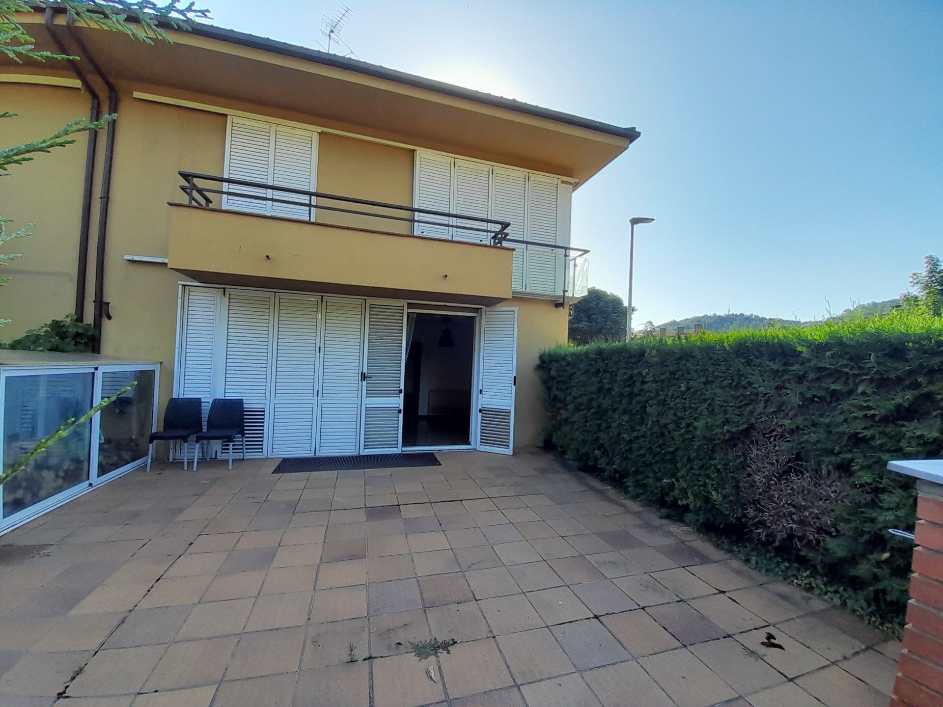 Exterior view of Single-family semi-detached for sale in Olot  with Air Conditioner, Heating and Balcony