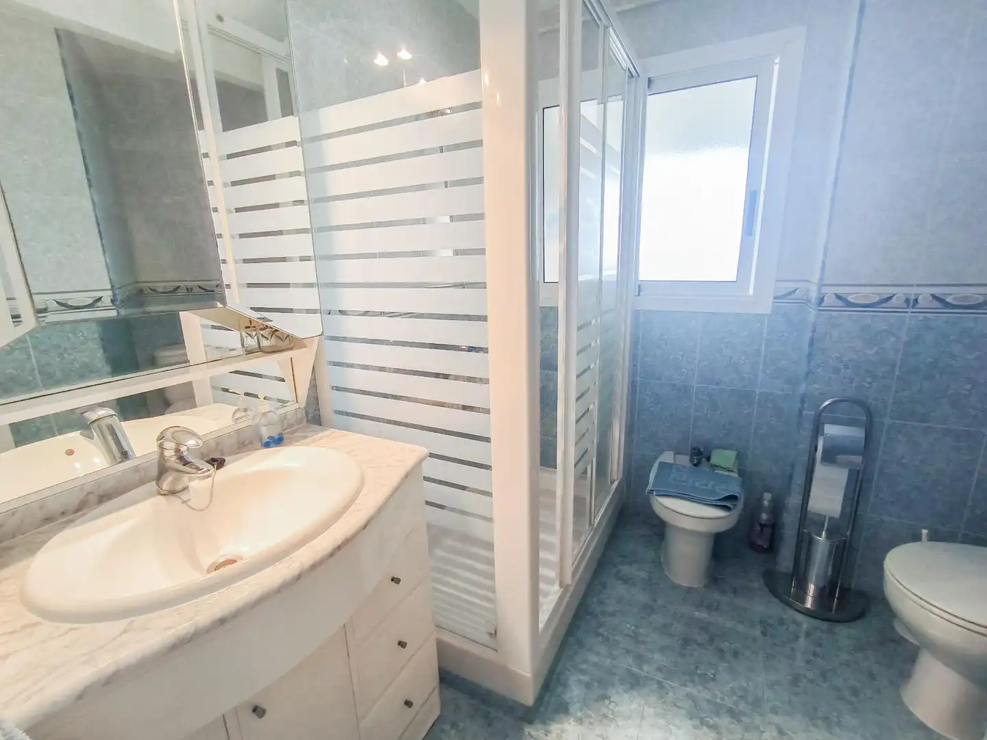Bathroom of Flat for sale in Benidorm  with Private garden, Terrace and Furnished