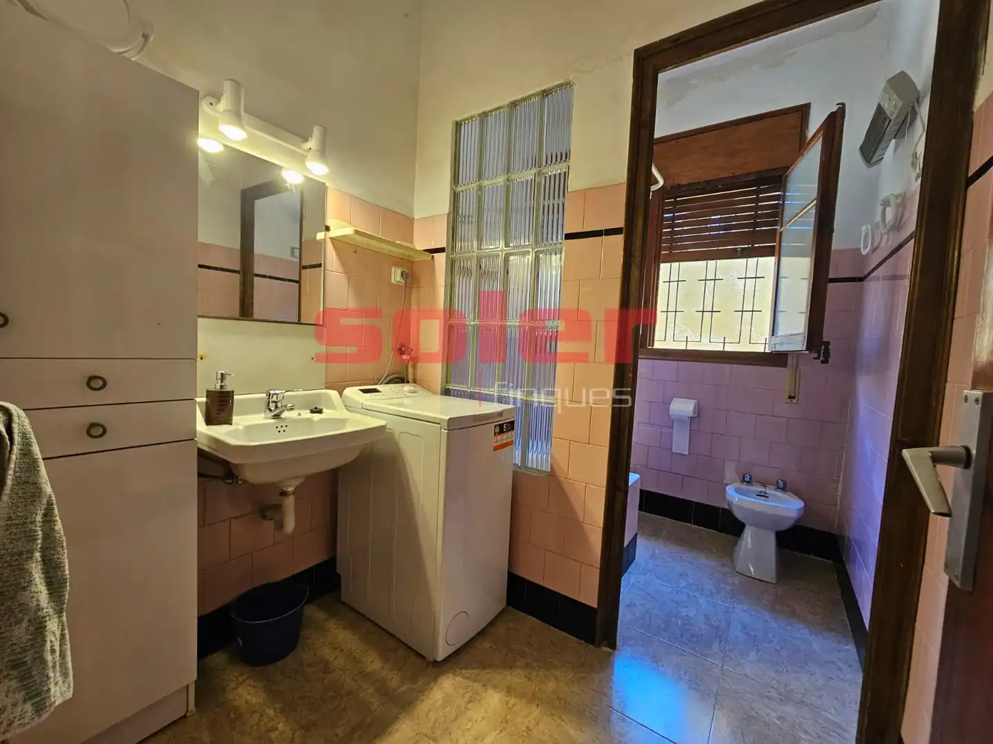 Bathroom of Houses for sale in Rubí  with Private garden, Terrace and Storage room