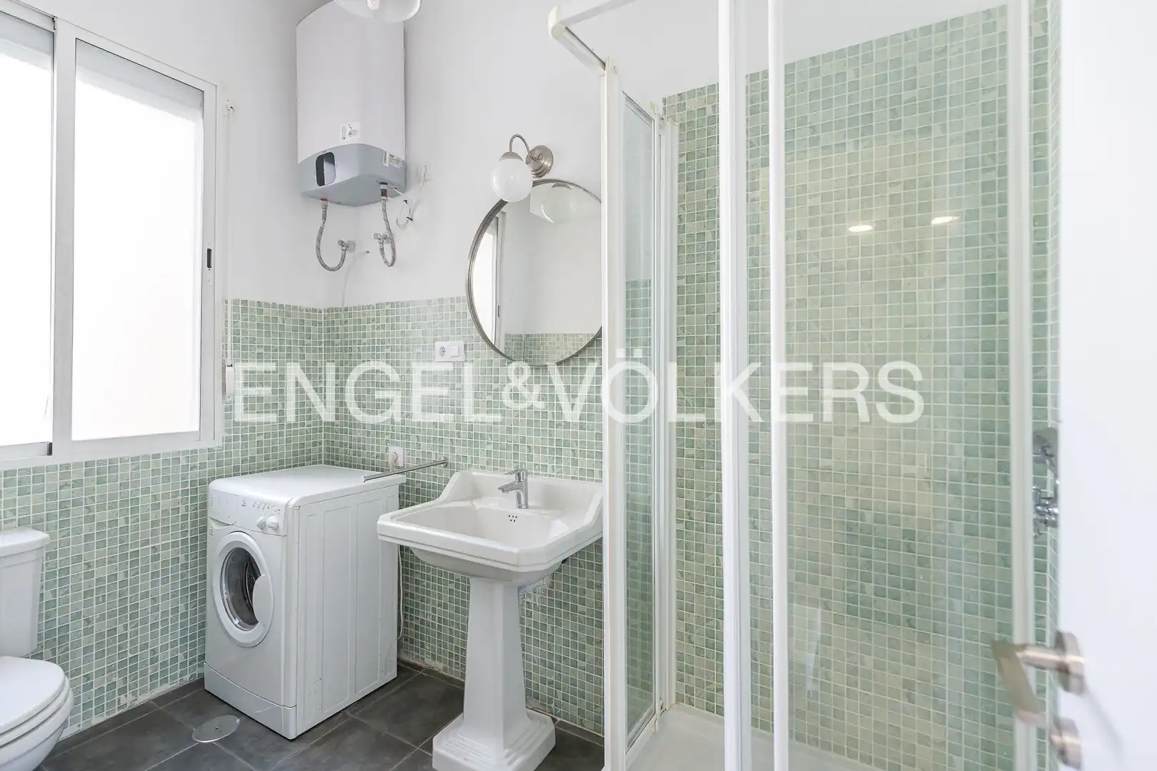 Bathroom of Flat for rent in Madrid  with Air Conditioner, Heating and Terrace