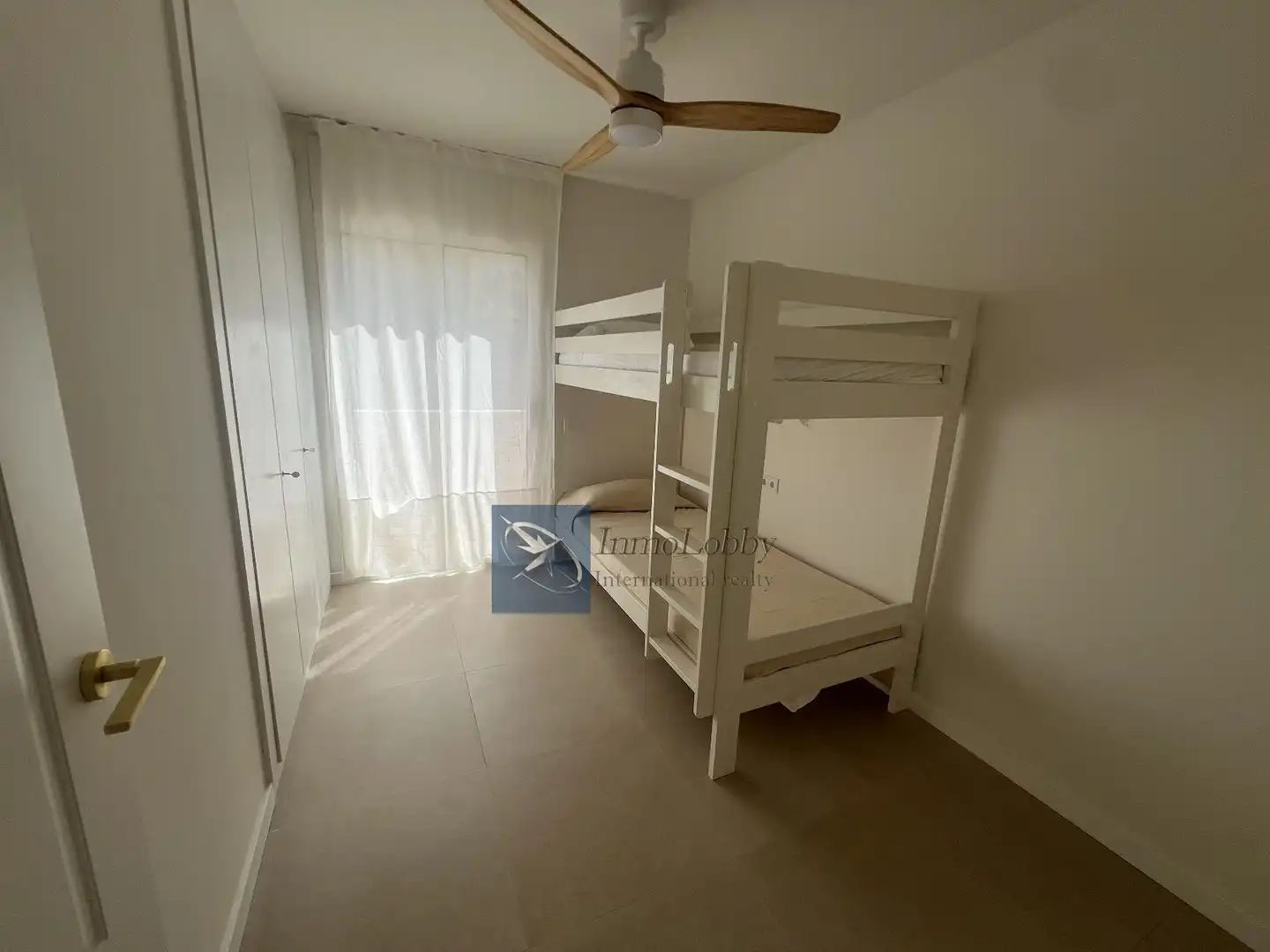 Dormitori de Apartament de lloguer en Castell d'Aro, Platja d'Aro i s'Agaró amb Aire condicionat, Terrassa i Piscina comunitària