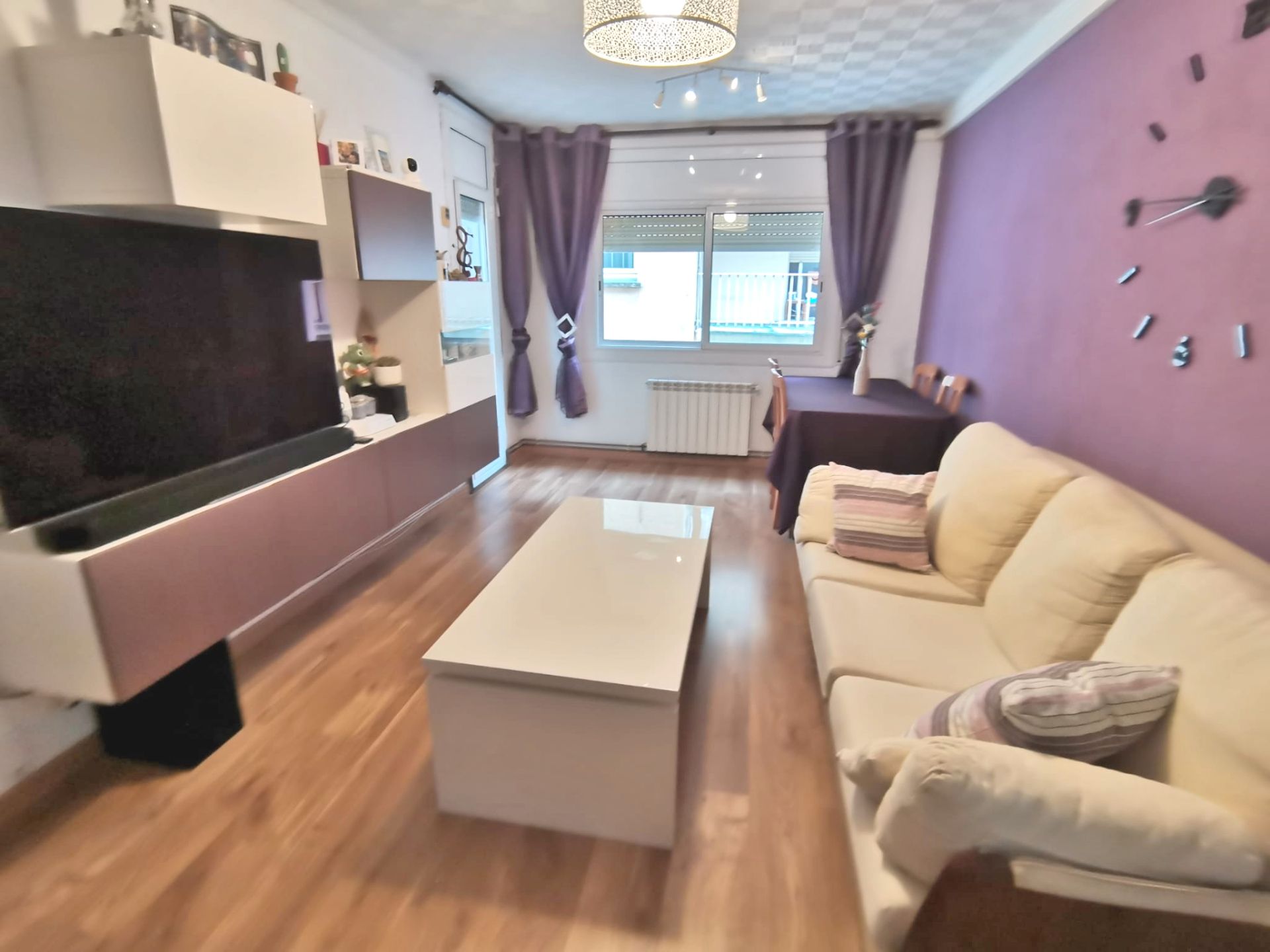 Sala d'estar de Pis en venda en Cerdanyola del Vallès amb Aire condicionat, Calefacció i Parquet