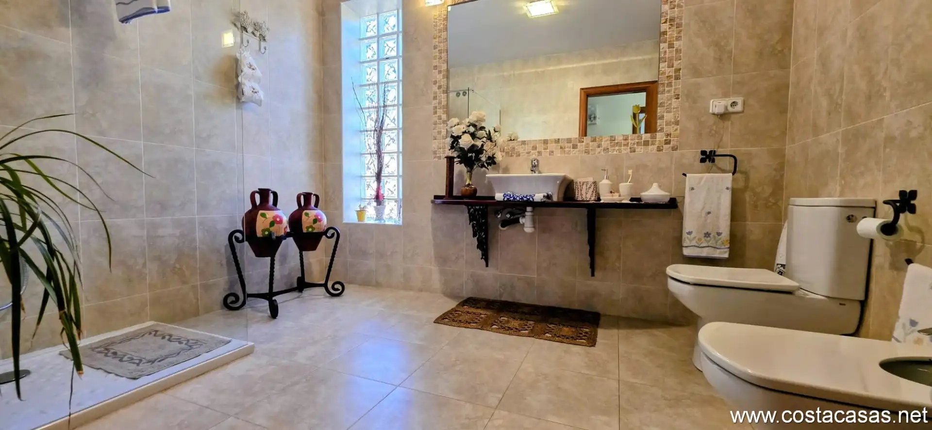Baño de Casa o chalet en venta en Castellví de Rosanes con Calefacción, Jardín privado y Terraza