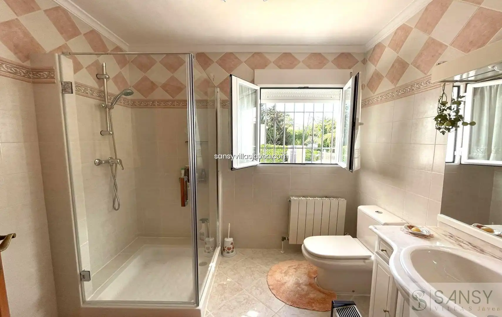 Bathroom of Houses for sale in Jávea / Xàbia  with Air Conditioner and Storage room