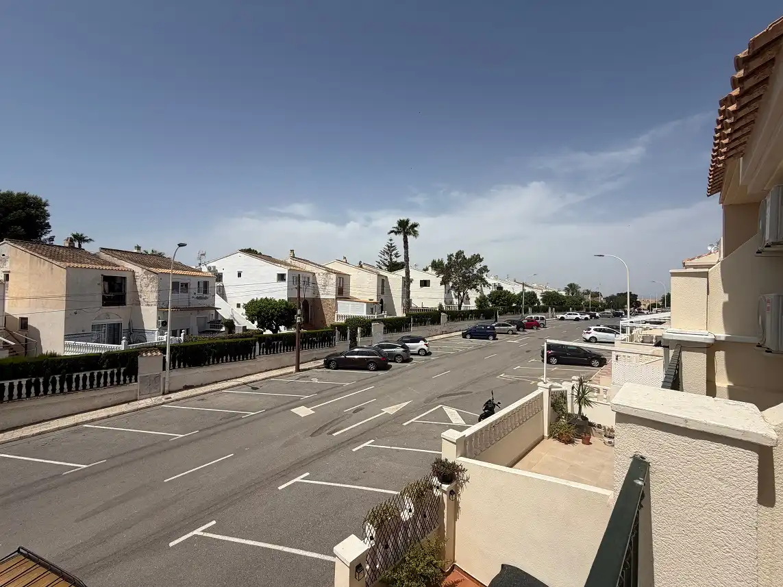 Vista exterior de Casa adosada en venta en Santa Pola con Terraza y Piscina comunitaria
