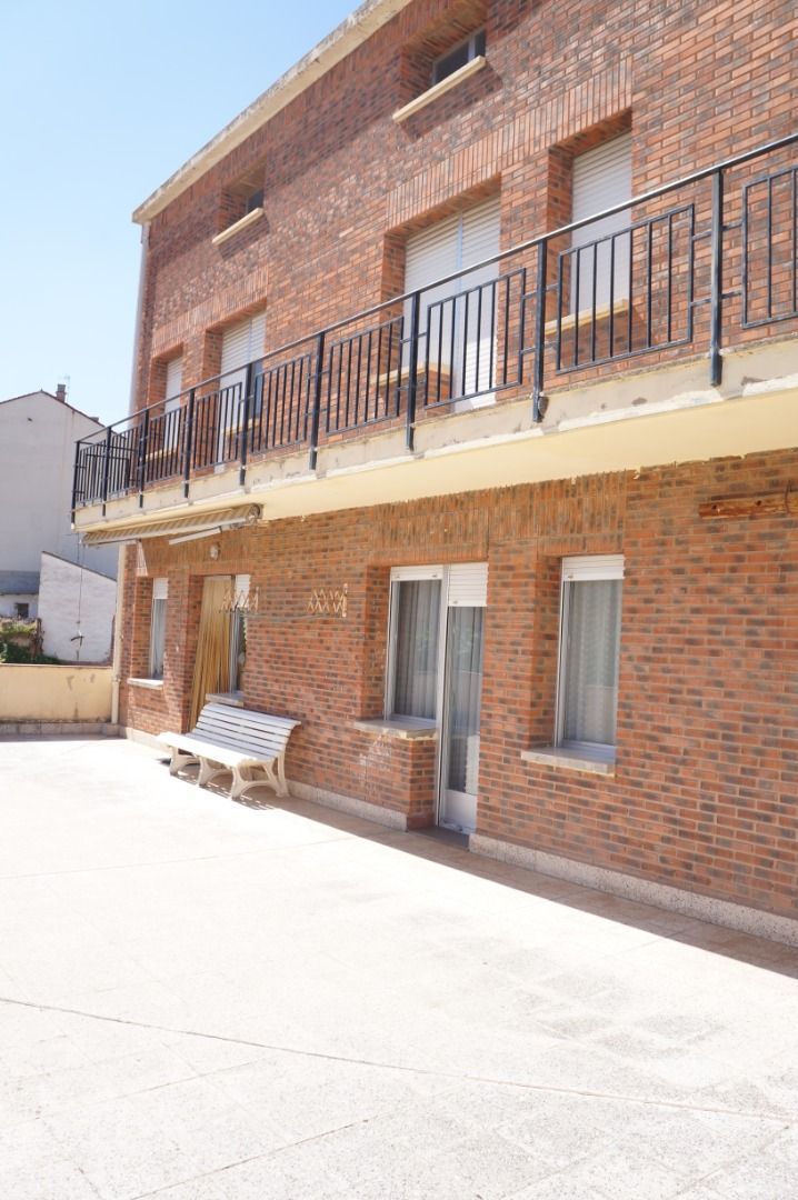 Vista exterior de Casa o xalet en venda en Entrena amb Terrassa