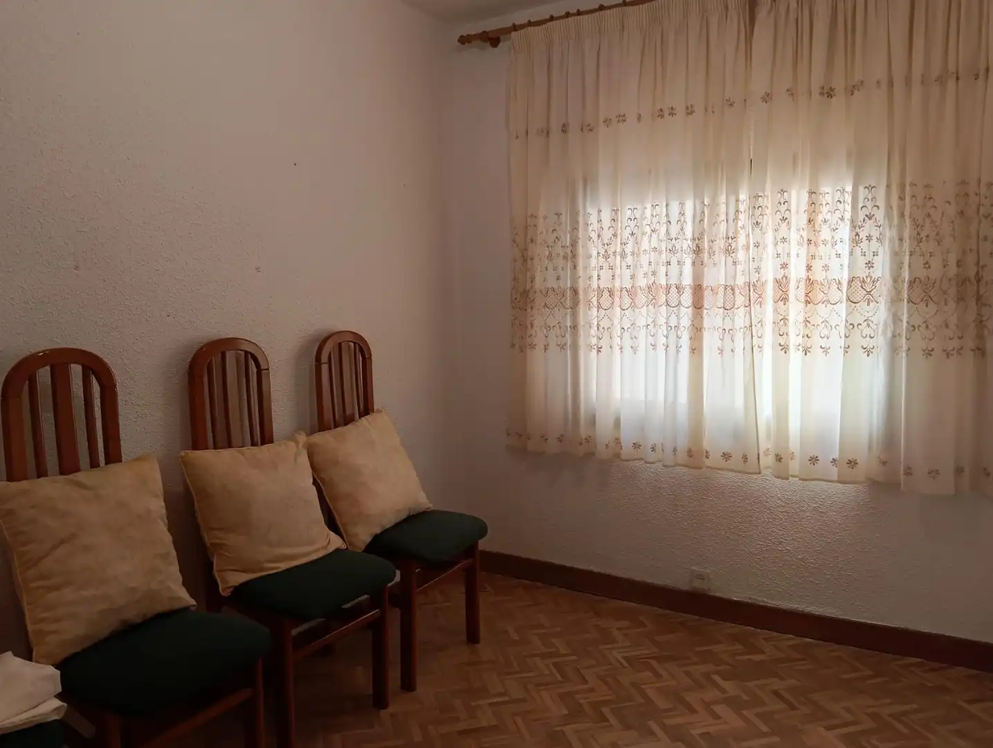 Sala d'estar de Pis en venda en San Lorenzo de El Escorial amb Calefacció i Parquet