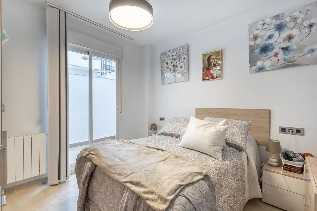 Habitación de Planta baja en venta en Armilla con Aire acondicionado y Amueblado