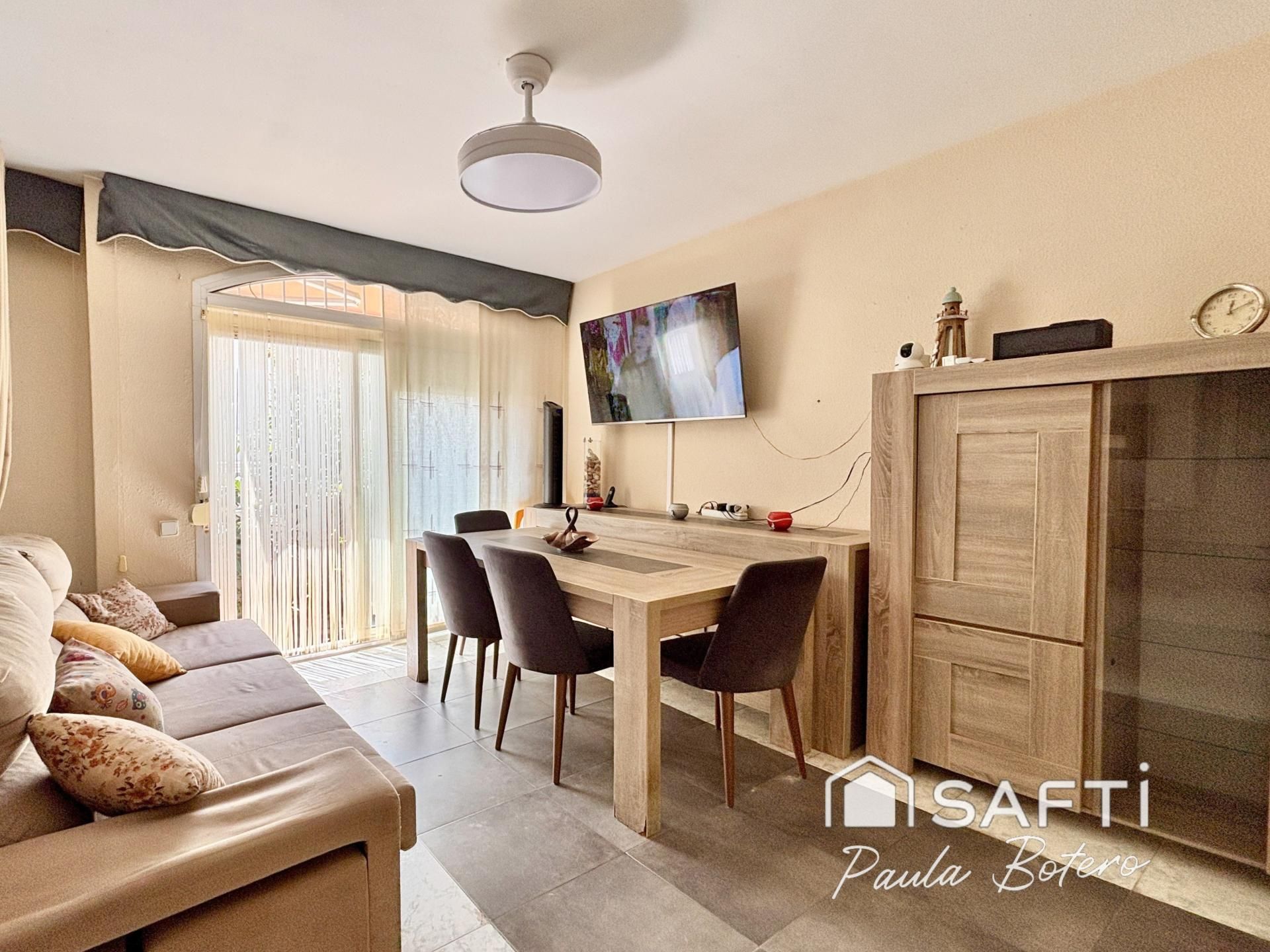 Living room of Single-family semi-detached for sale in Vilanova i la Geltrú  with Heating and Terrace