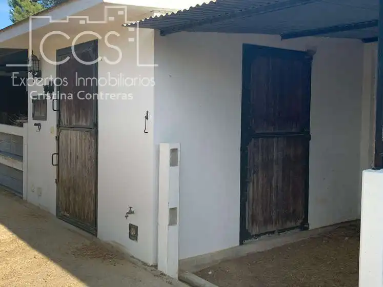 Vista exterior de Finca rústica en venta en Alcalá de Guadaira con Piscina y Amueblado