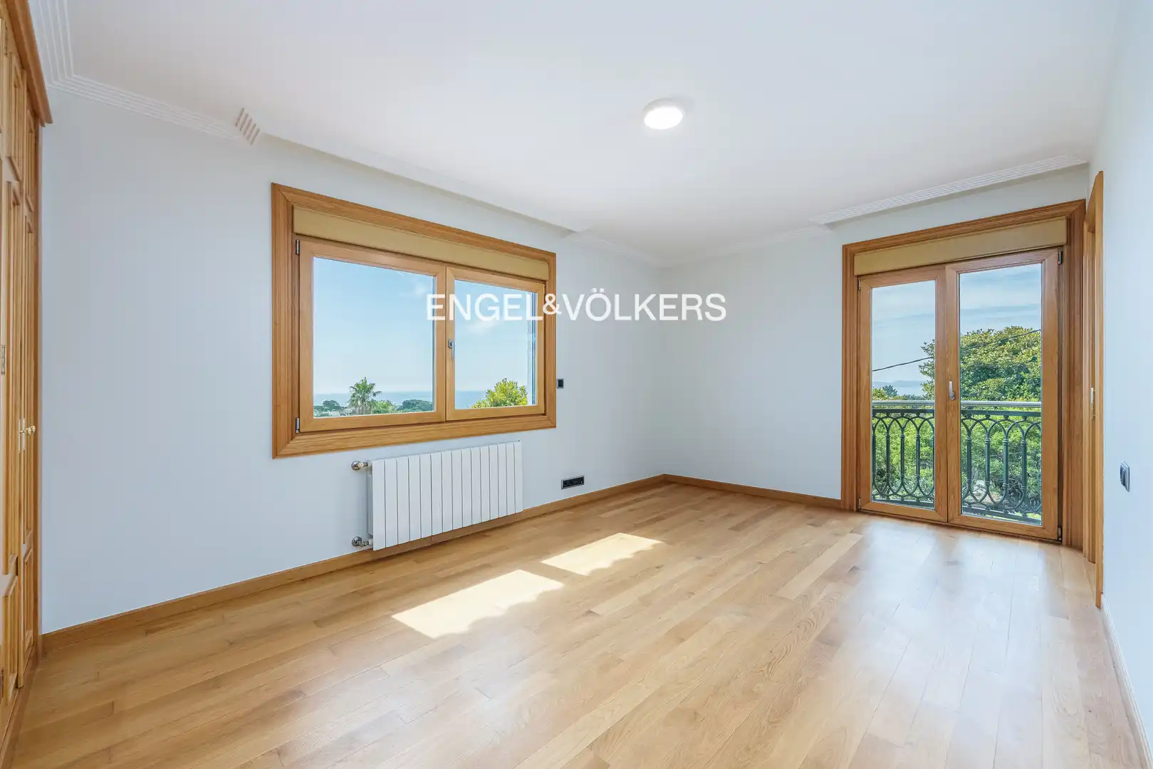 Comedor de Casa o chalet en venta en Nigrán con Calefacción, Jardín privado y Piscina