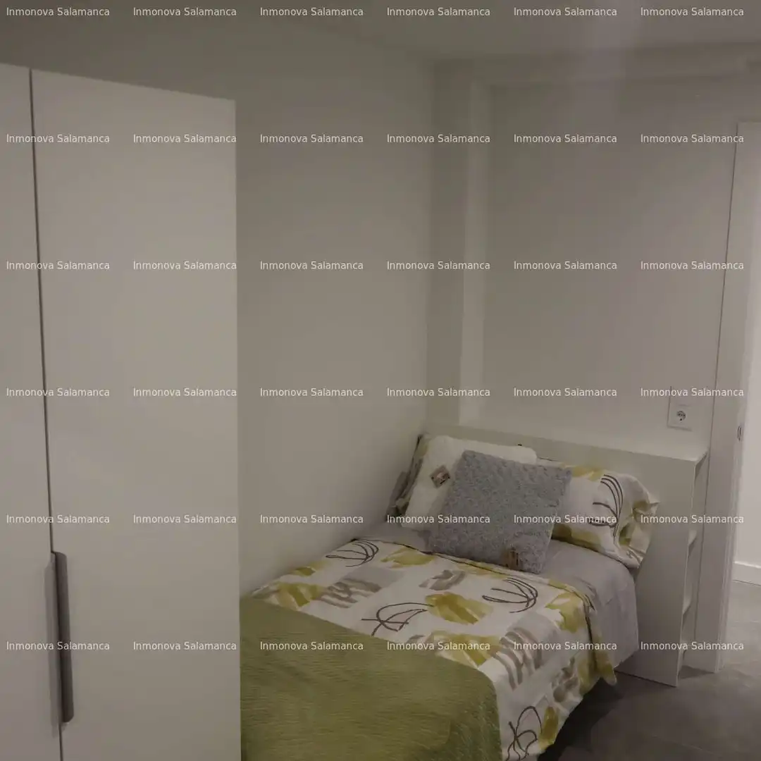 Bedroom of Flat for share in Salamanca  with Heating and Furnished