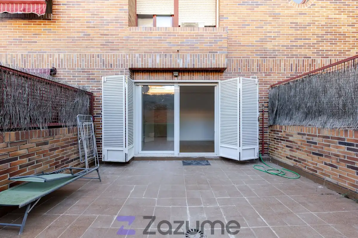 Estudio de alquiler en Majadahonda con Calefacción, Jardín privado y Parquet
