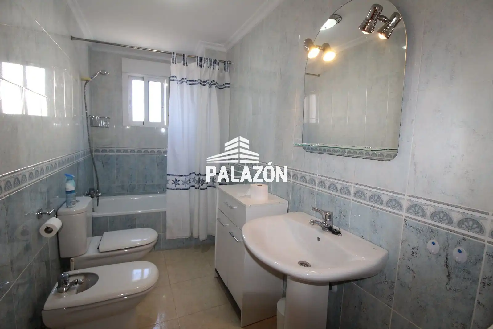 Bany de Apartament de lloguer en Catral amb Aire condicionat, Terrassa i Piscina