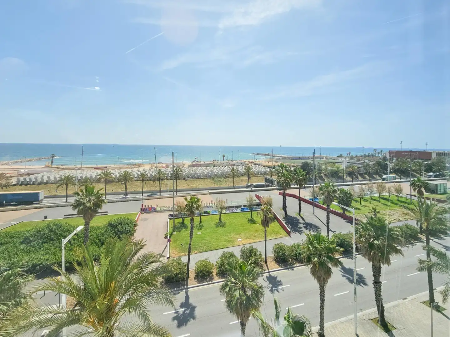 Außenansicht von Wohnung zum Verkauf in Barcelona mit Klimaanlage, Heizung und Balkon