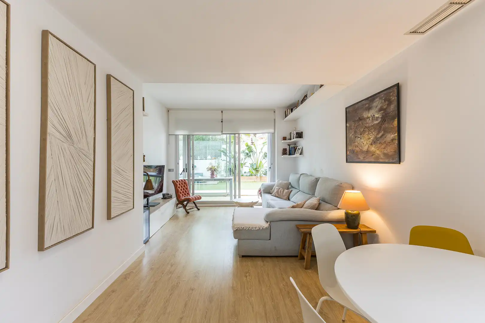 Wohnzimmer von Wohnungen zum Verkauf in Sitges mit Klimaanlage, Heizung und Privatgarten