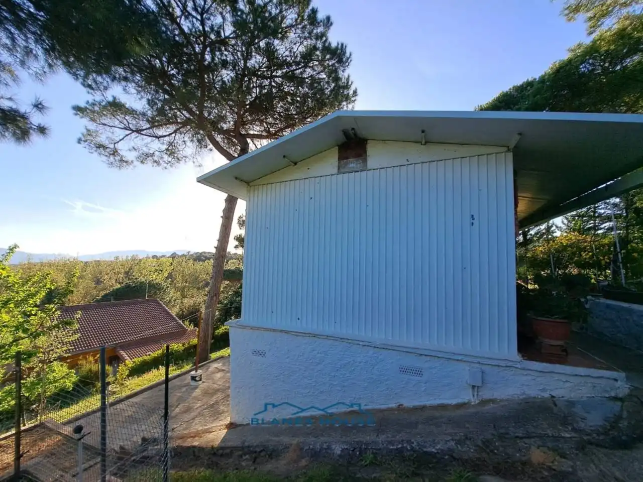 Vista exterior de Casa o xalet en venda en Tordera amb Jardí privat, Terrassa i Moblat