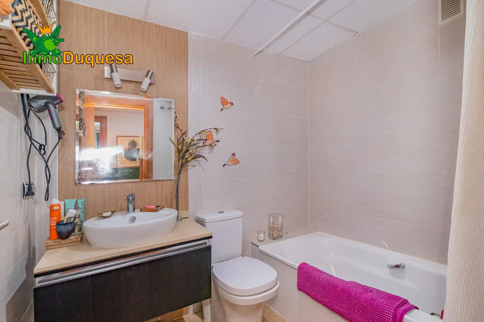 Baño de Piso en venta en Granada con Aire acondicionado, Calefacción y Jardín privado