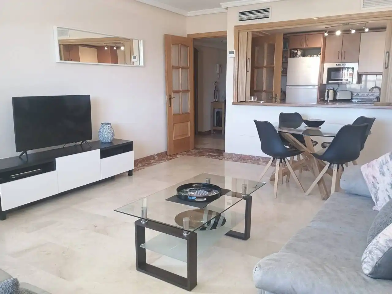 Apartment with pool for sale in Torrequebrada, imagen 3