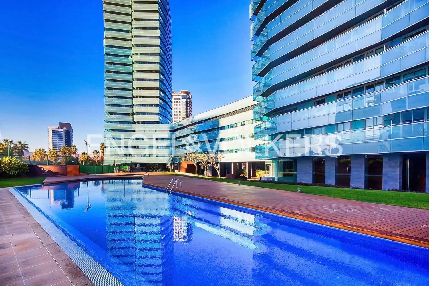 Swimming pool of Flat for rent in Barcelona  with Air Conditioner, Heating and Parquet flooring