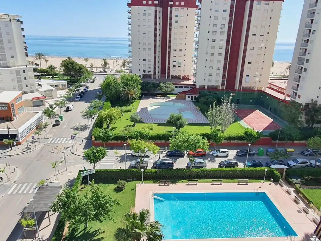Vista exterior de Local de alquiler en Playa de Gandia