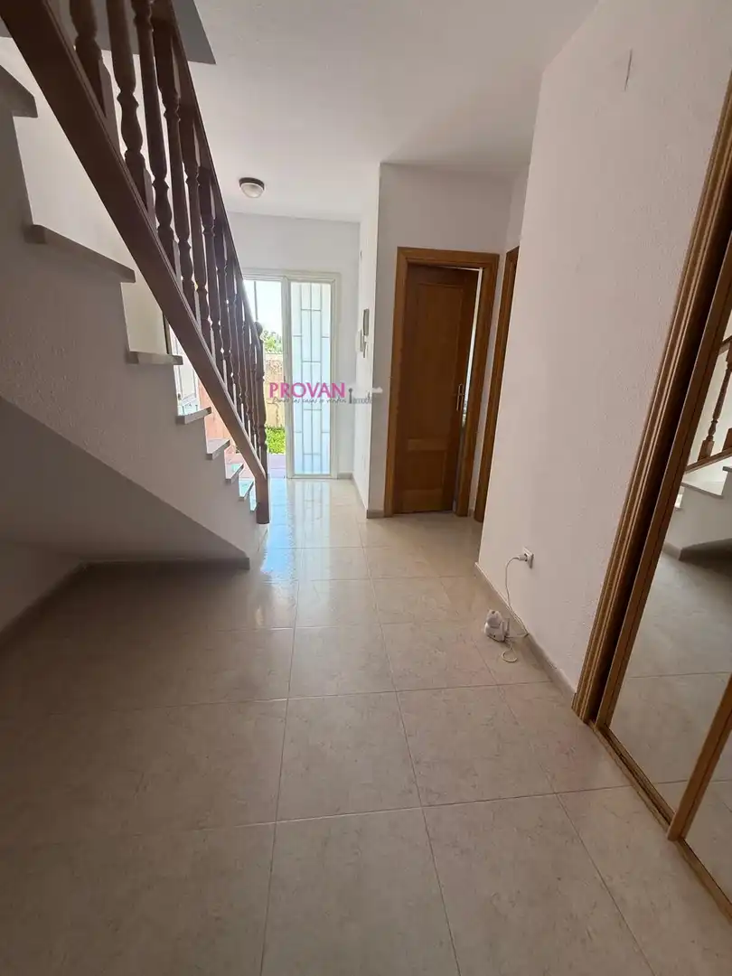 Casa adosada en venta en Galápagos con Calefacción y Jardín privado