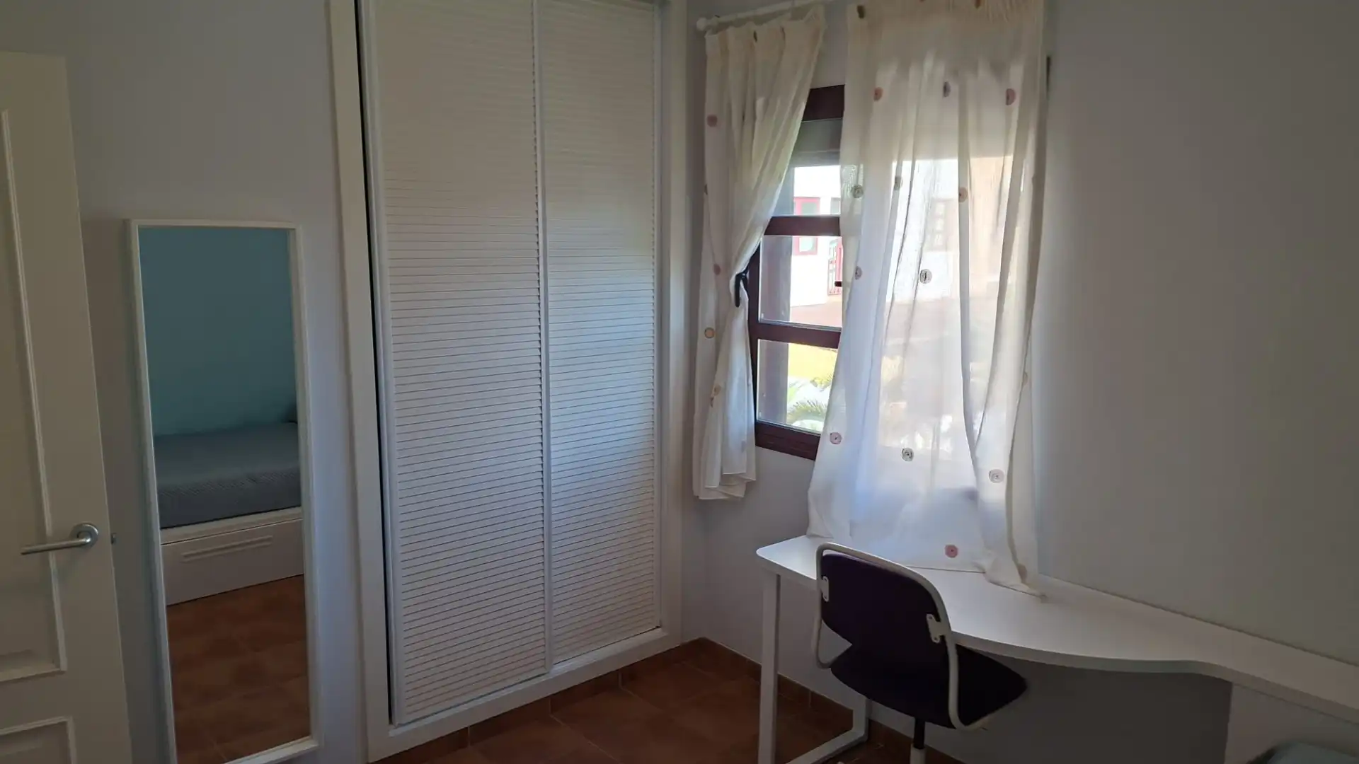 Schlafzimmer von Wohnungen zur Miete in Motril mit Klimaanlage, Heizung und Privatgarten