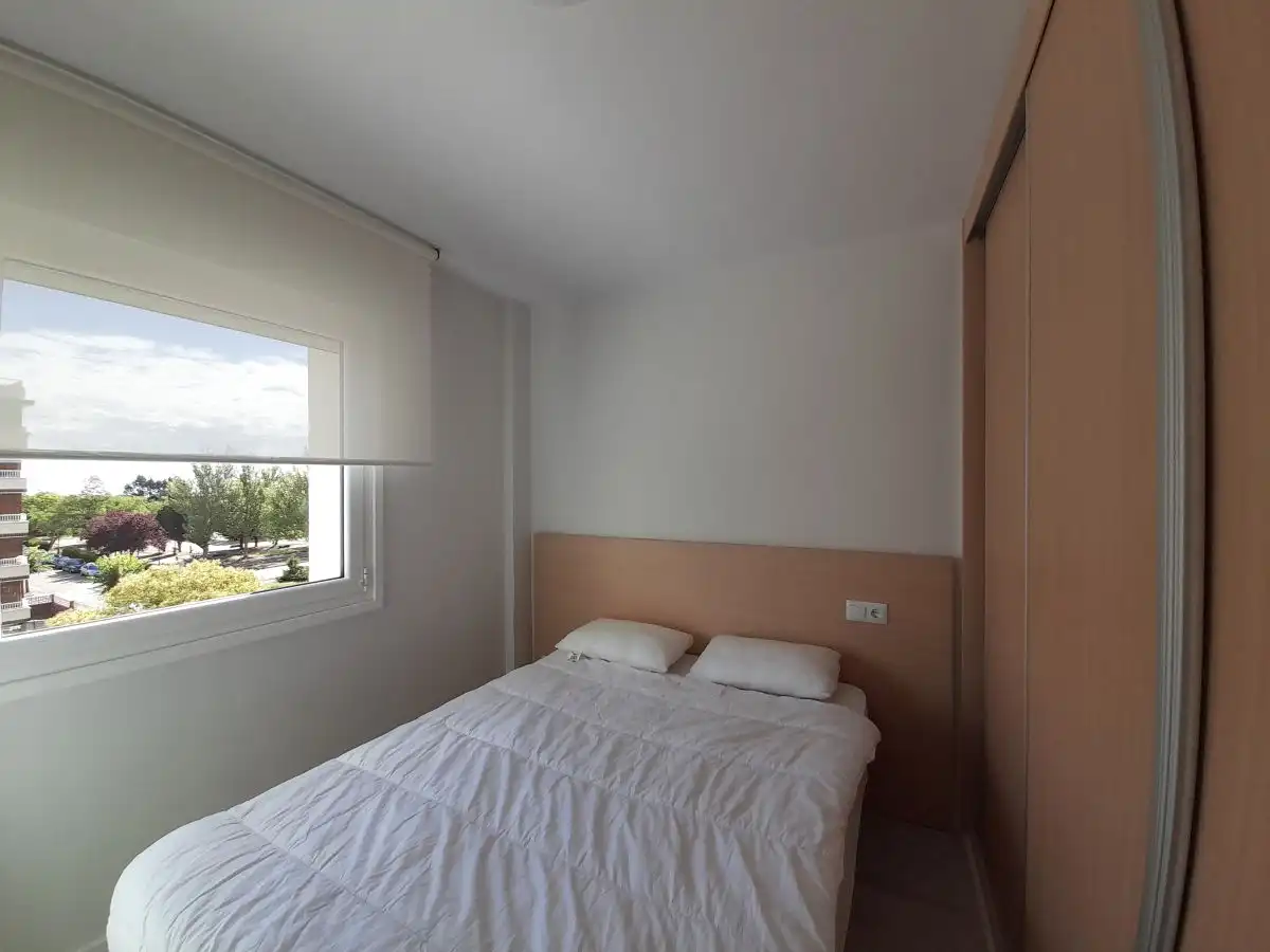 Habitación de Piso de alquiler en Laredo con Calefacción, Terraza y Amueblado