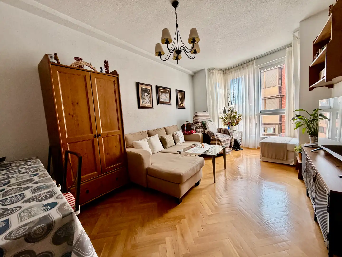 Living room of Flat for sale in Madrid  with Air Conditioner, Heating and Parquet flooring