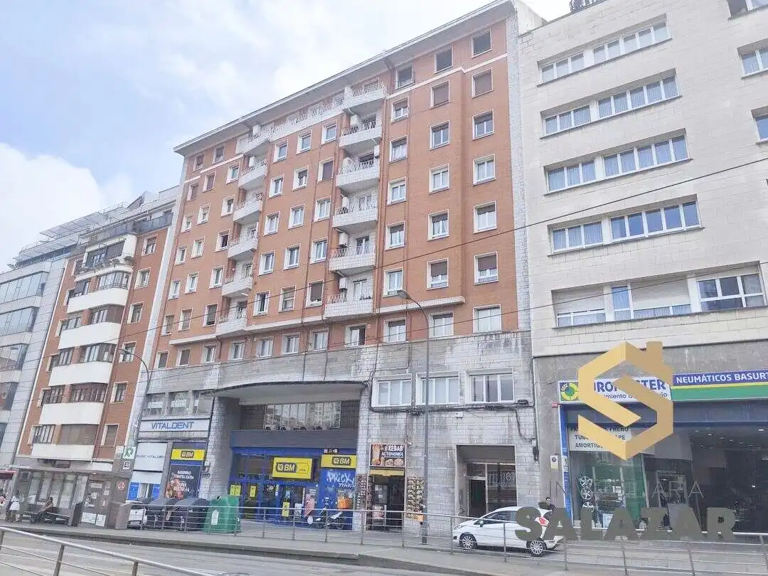 Vista exterior de Piso en venta en Bilbao  con Calefacción