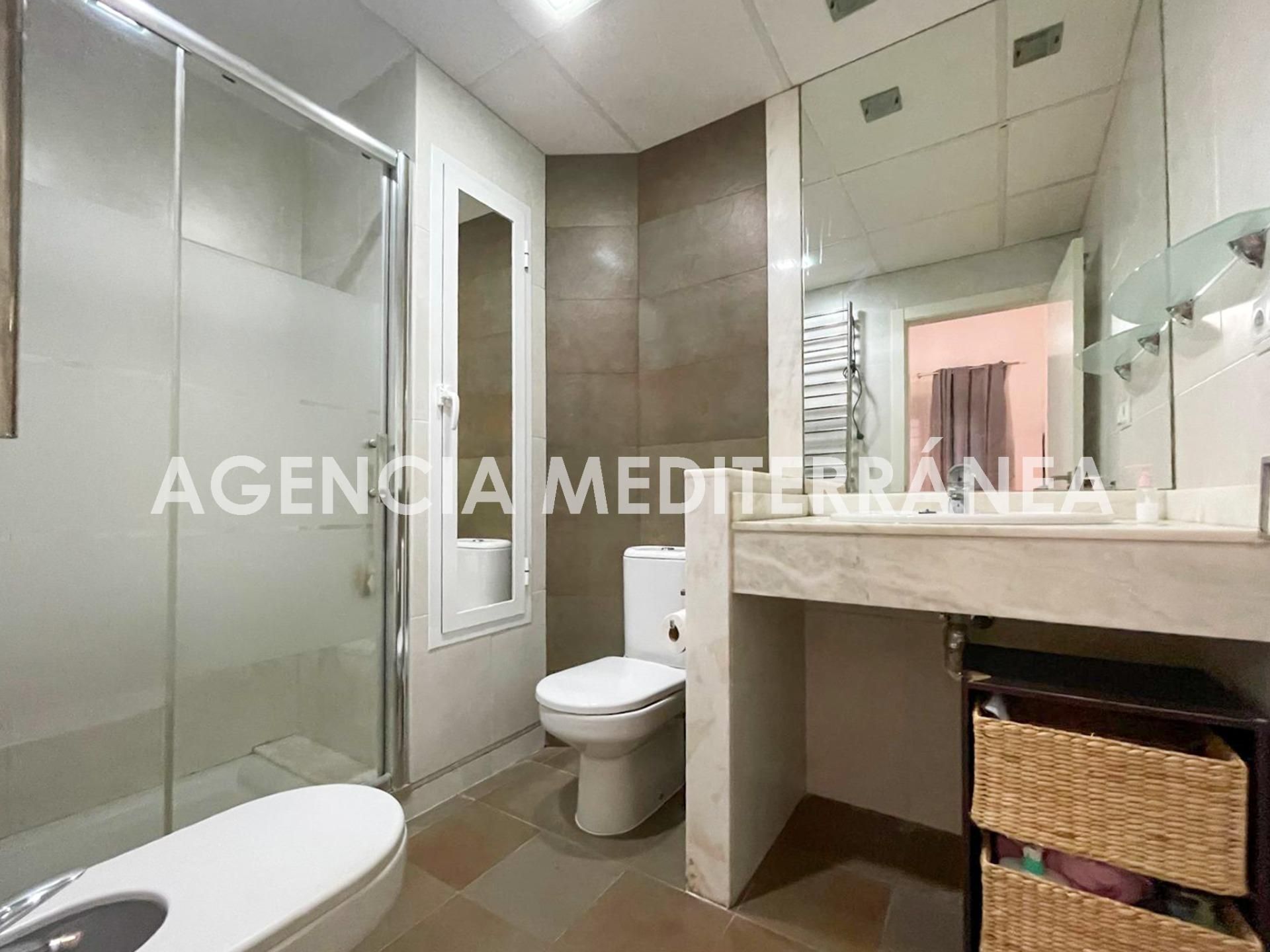 Bathroom of Planta baja for sale in  Valencia Capital  with Air Conditioner, Heating and Furnished
