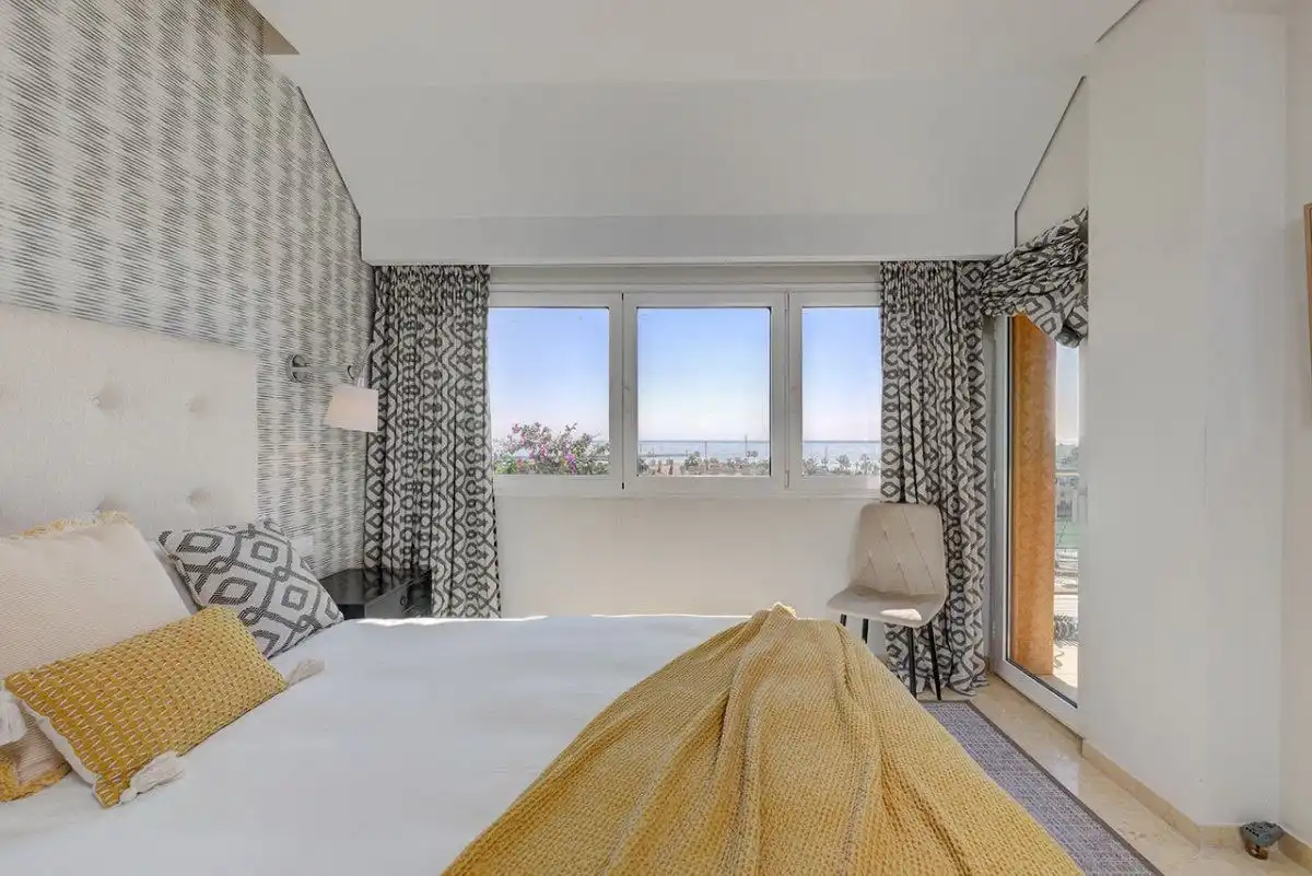 Schlafzimmer von Wohnungen zur Miete in Sotogrande mit Klimaanlage, Heizung und Terrasse