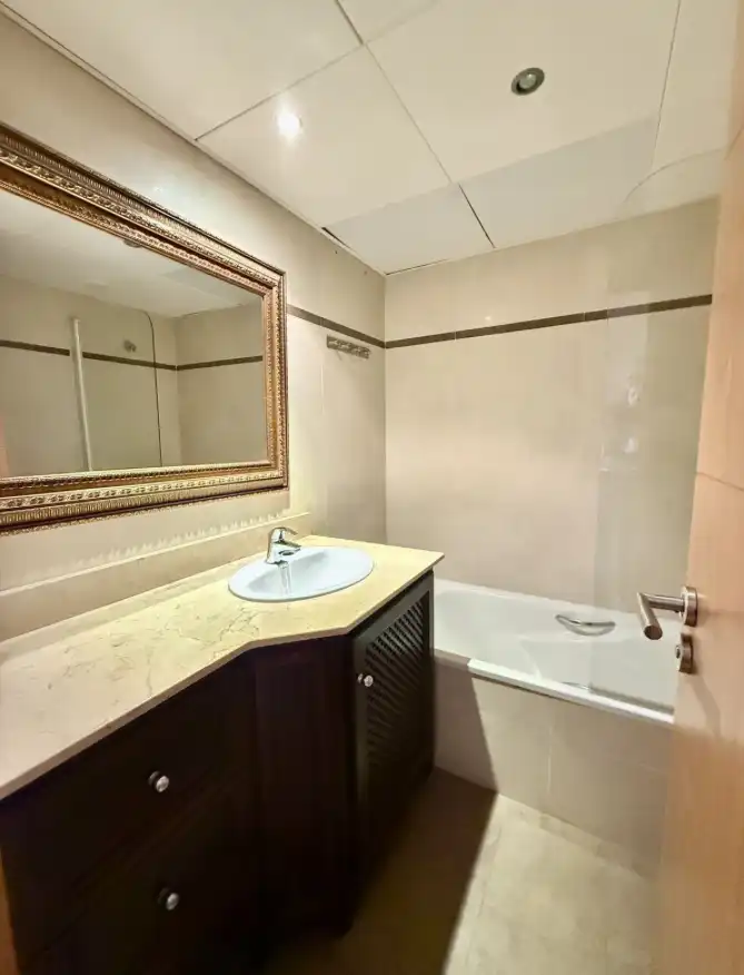 Bathroom of Flat for sale in Benalmádena  with Terrace, Furnished and Oven