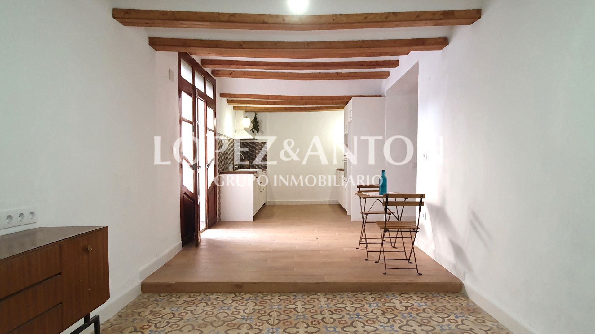 Single-family semi-detached for sale in La Pobla de Vallbona  with Furnished, Oven and Microwave