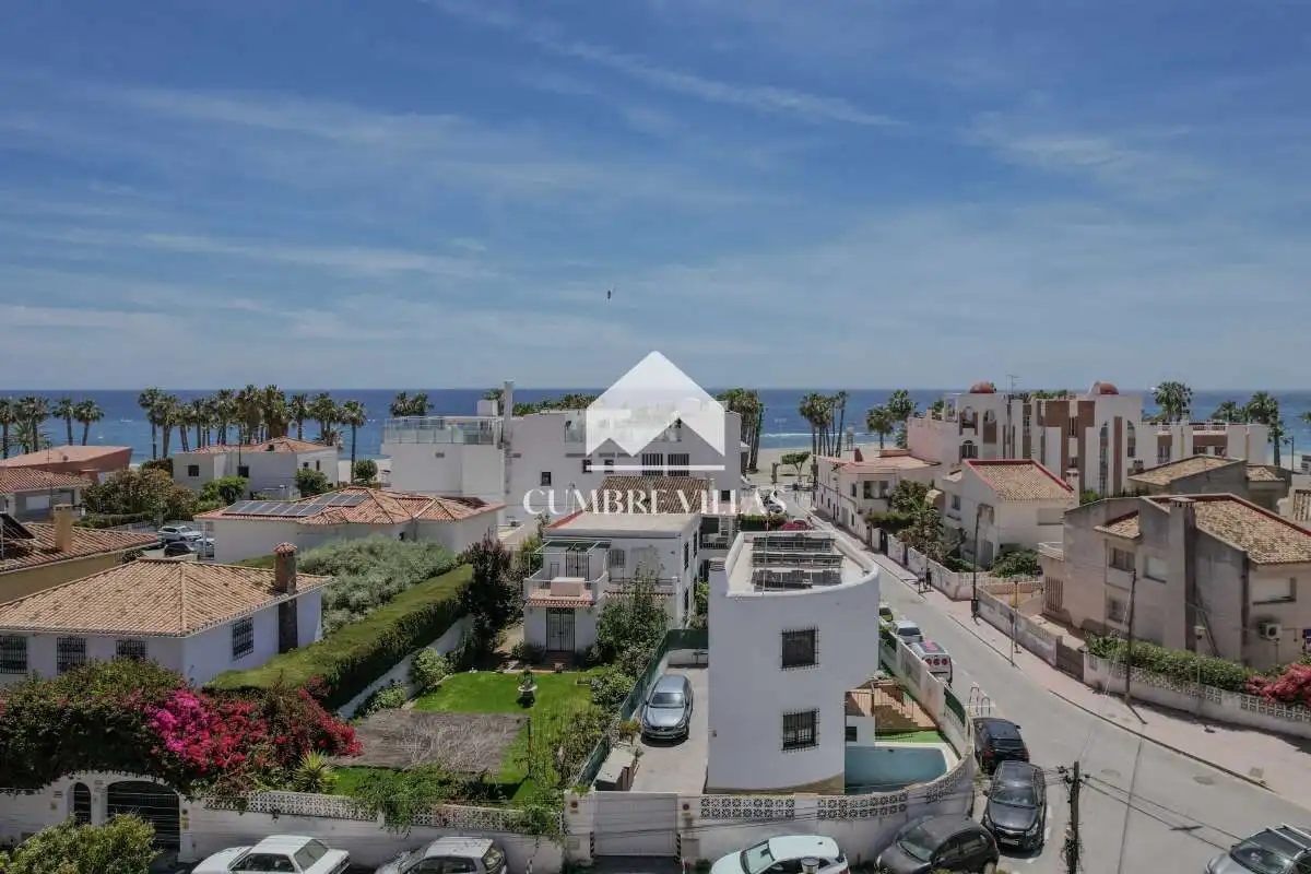 Vista exterior de Casa o chalet en venta en Almuñécar con Jardín privado, Terraza y Amueblado