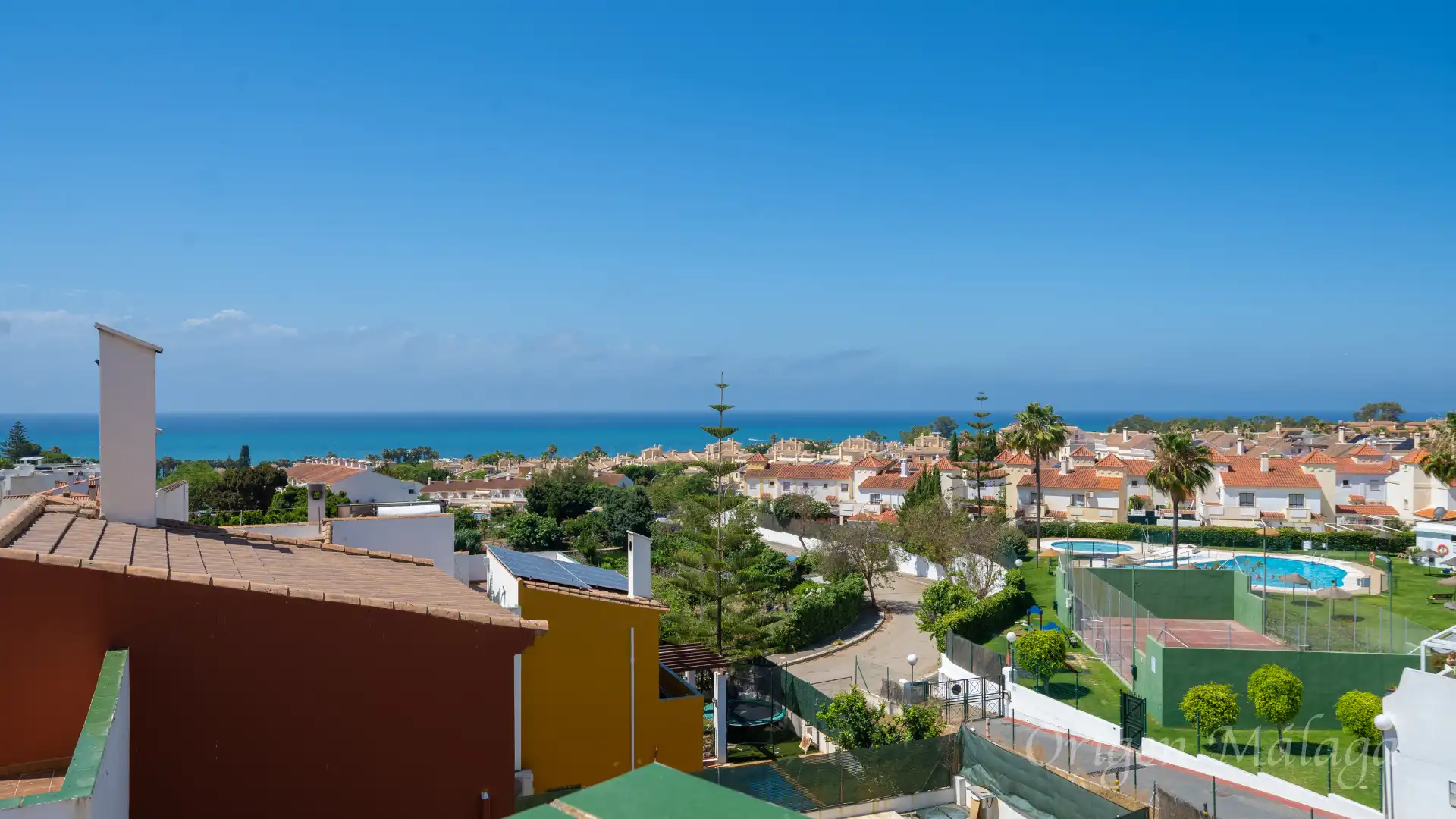 Vista exterior de Casa adosada en venta en Vélez-Málaga con Calefacción, Jardín privado y Terraza