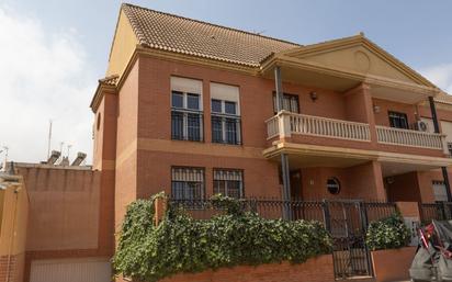 Vista exterior de Casa o xalet en venda en  Melilla Capital amb Aire condicionat i Terrassa