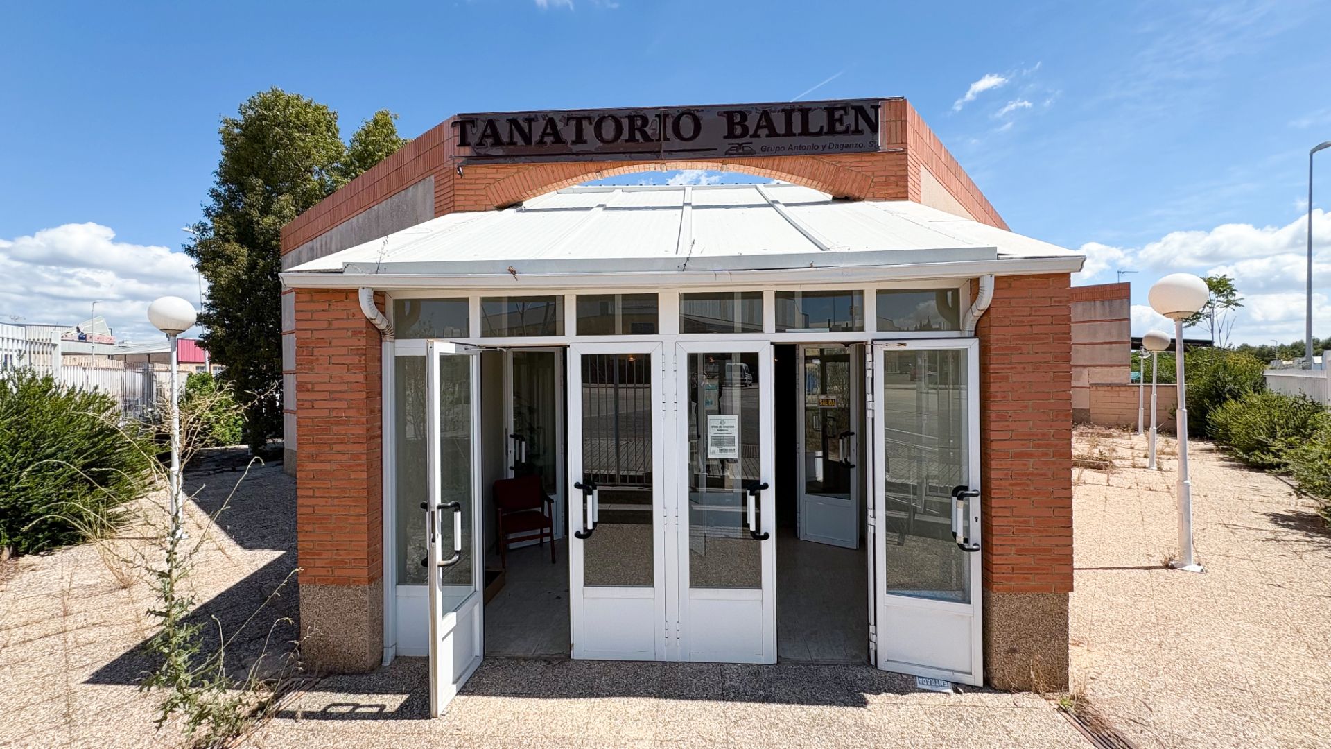 Vista exterior de Nave industrial en venta en Bailén