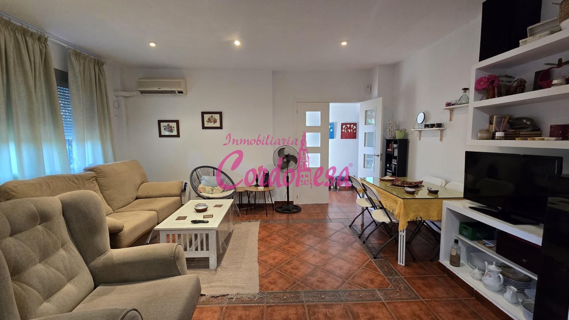 Sala d'estar de Finca rústica en venda en  Córdoba Capital amb Aire condicionat, Traster i Moblat