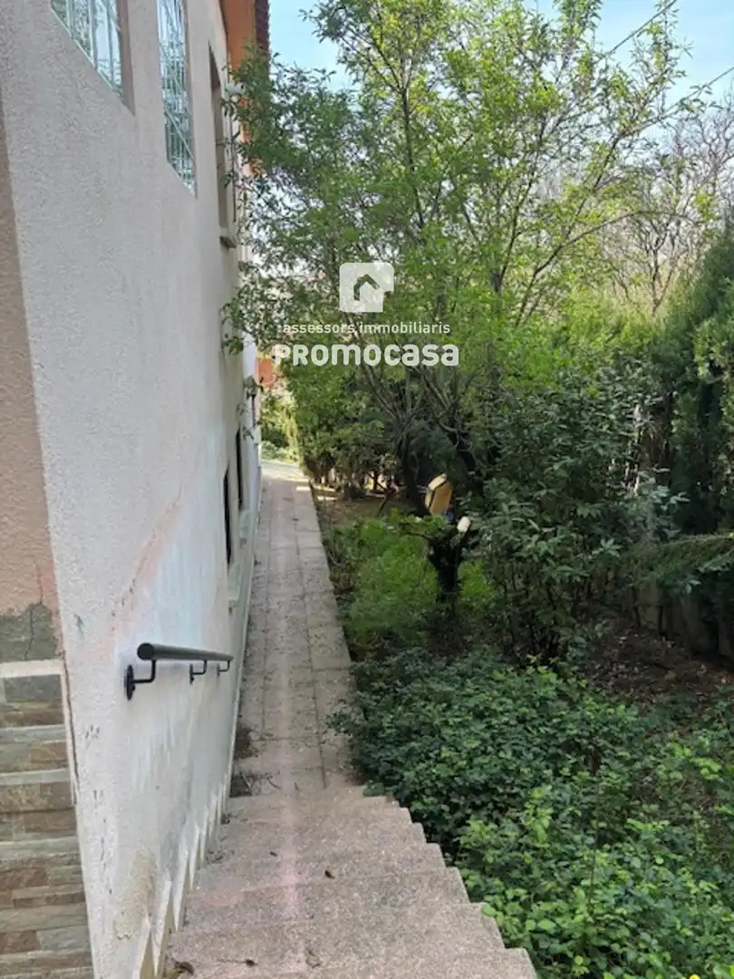 Vista exterior de Casa o chalet en venta en Barberà del Vallès con Calefacción, Terraza y Balcón
