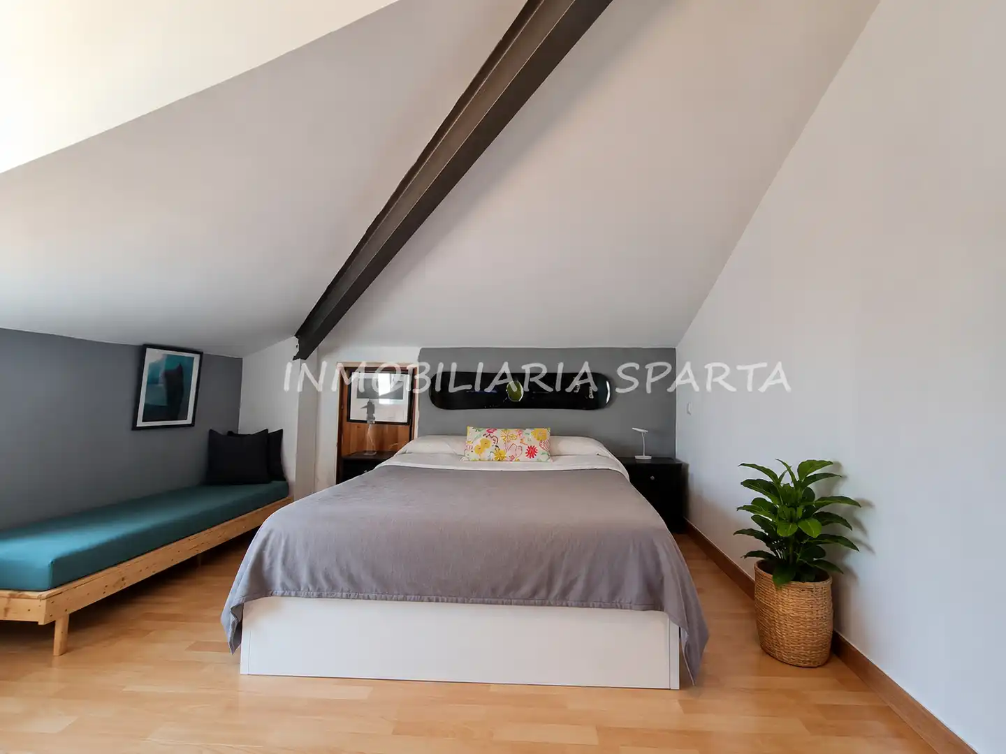 Dormitori de Casa adosada en venda en Santiponce amb Aire condicionat, Parquet i Terrassa