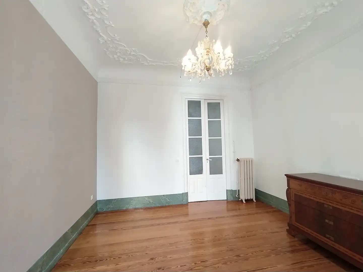 Sala d'estar de Pis de lloguer en Vigo  amb Calefacció, Parquet i Forn