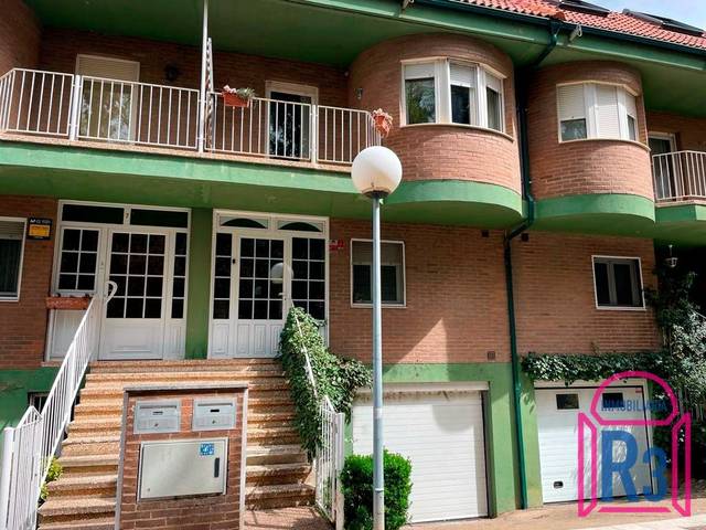 Casa adosada en Venta en Los Guindos en Trobajo del Camino