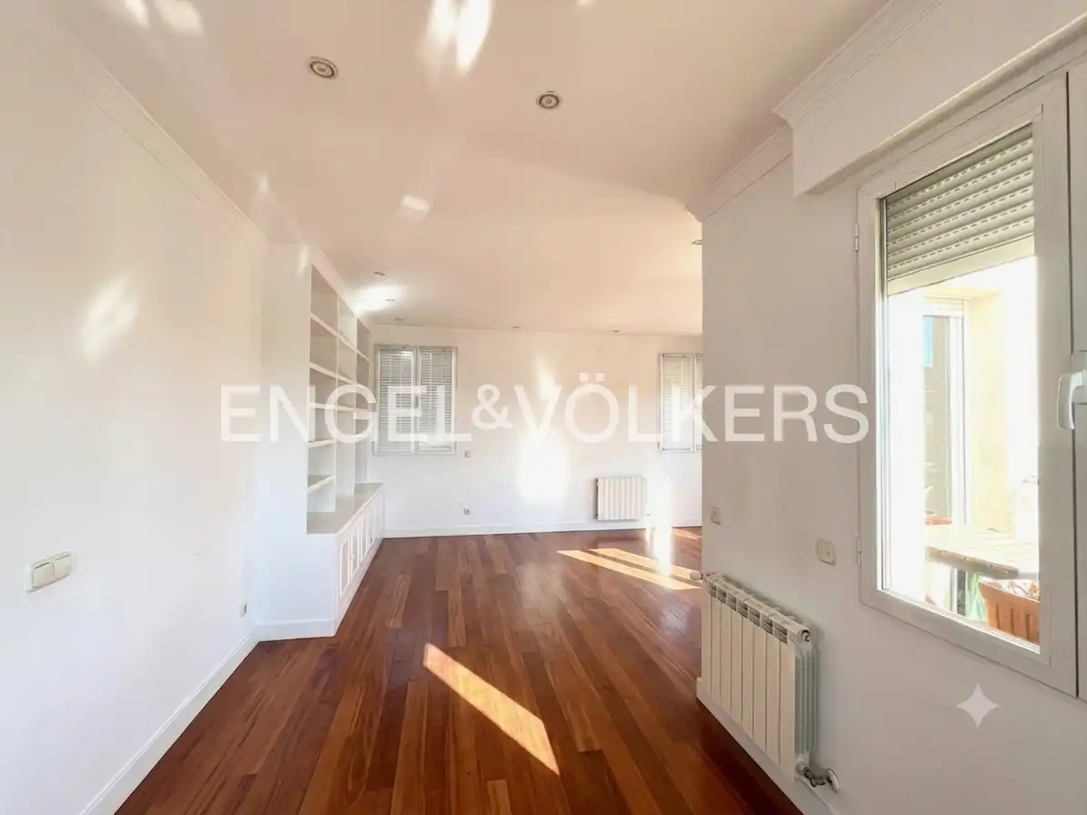 Sala d'estar de Àtic de lloguer en Madrid amb Aire condicionat, Calefacció i Terrassa