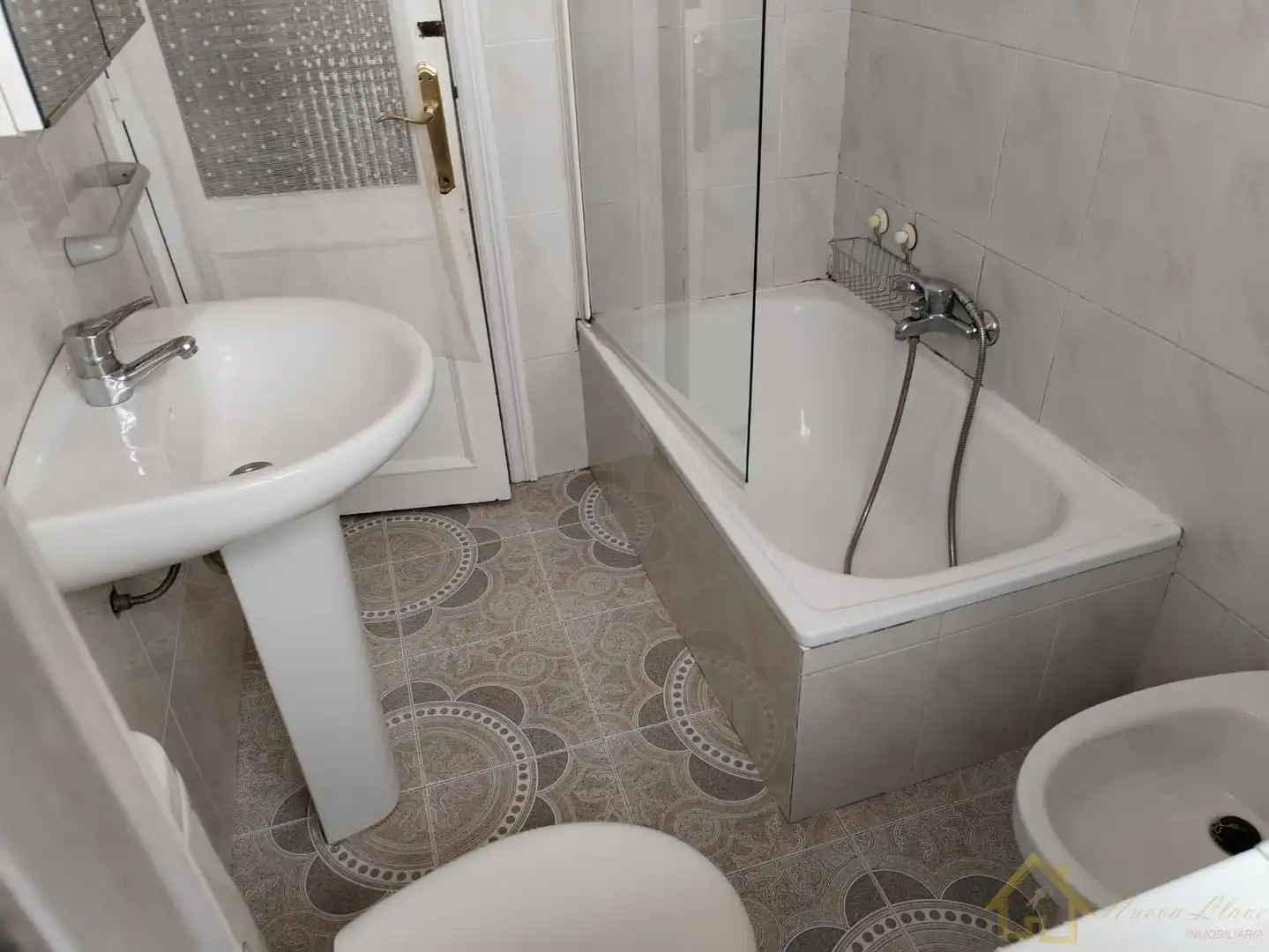 Baño de Piso en venta en Lugo con Calefacción, Terraza y Trastero