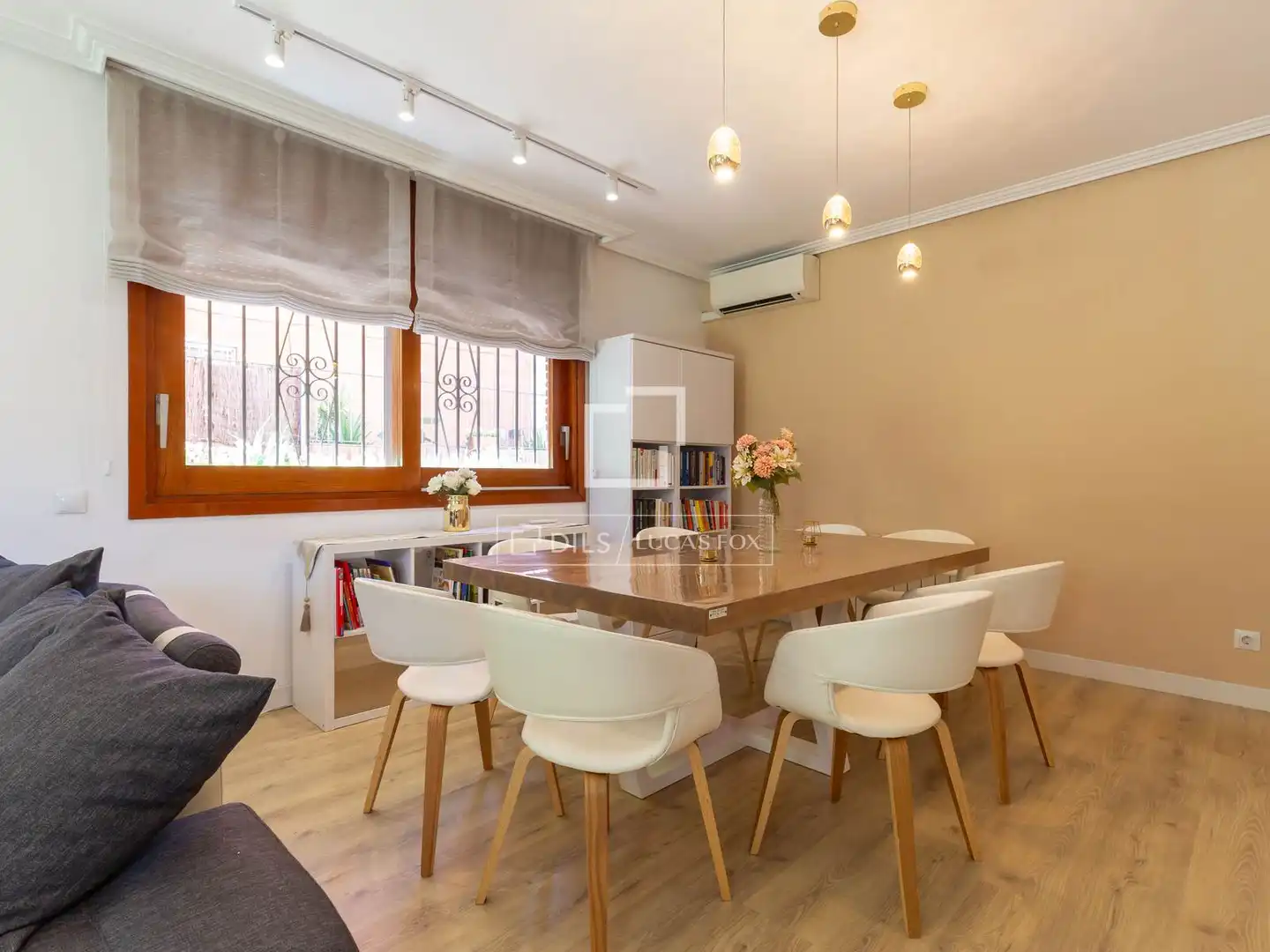 Comedor de Piso en venta en Esplugues de Llobregat con Aire acondicionado, Calefacción y Jardín privado