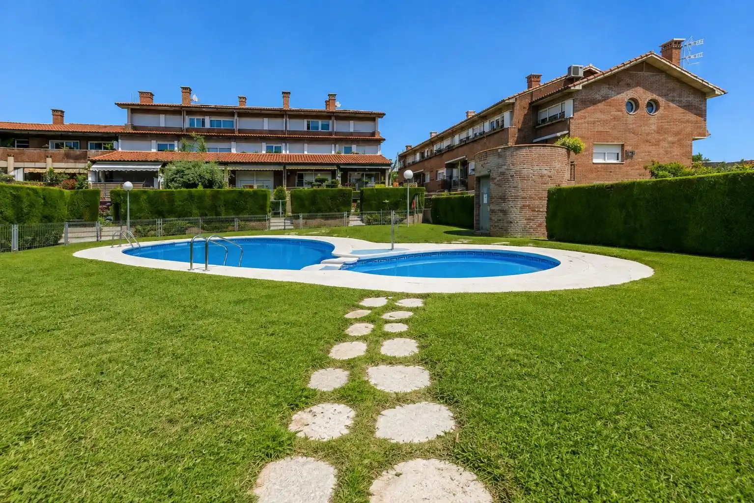 Piscina de Casa o xalet en venda en Castellar del Vallès amb Aire condicionat, Calefacció i Jardí privat